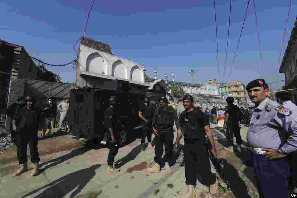 سینئرسپرنٹنڈنٹ پولیس آپریشن منصور امان نے مقامی میڈیا کو بتایا کہ یہ امپرووائزڈ ایکسپلوزو ڈیوائس یعنی آئی ای ڈی دھماکا تھا جس میں 5 سے 6 کلو دھماکا خیز مواد استعمال کیا گیا۔