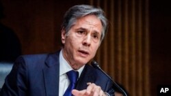 Sekretari i Shtetit Antony Blinken duke folur gjatë seancës dëgjimore në Komisionin e Marrëdhënieve me Jashtë të Senatit (14 shtator 2021)