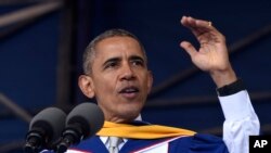 Shugaban Amurka Barack Obama a bikin yaye dalibai a jami'ar Howard dake nan Washington DC.