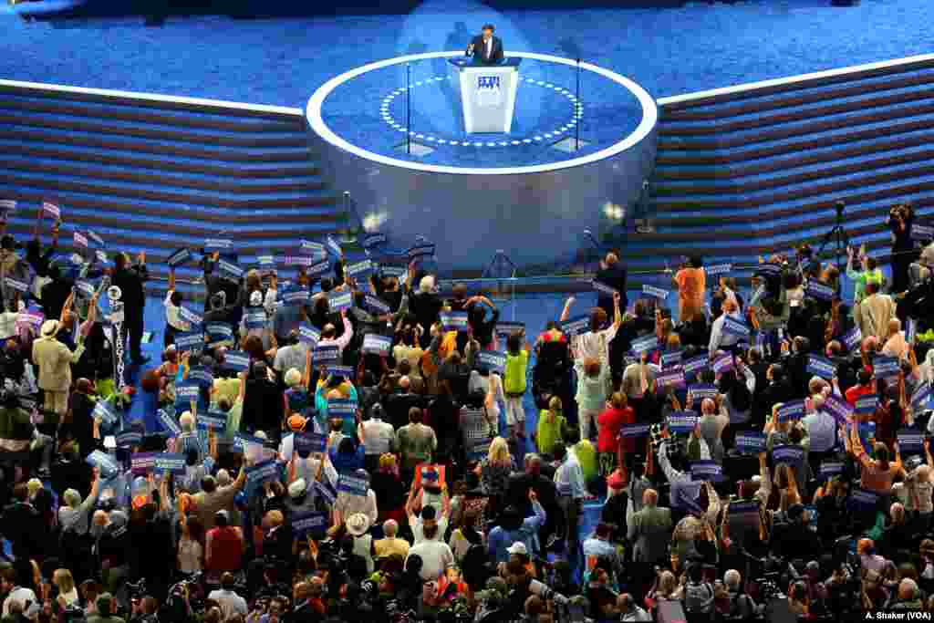 Shugaban Amurka Barack Obama da Mataimakinsa Joe Biden, sun yi jawabi a rana ta uku a babban taron Democrat da ake yi a Philadelphia
