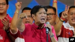 Ferdinand Marcos Jr., putra mantan diktator mendiang Ferdinand Marcos, dipastikan memenangkan Pilpres Filipina hari Senin (9/5). 