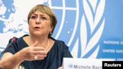 Komisaris Tinggi PBB untuk Hak Asasi Manusia Michelle Bachelet menghadiri konferensi pers terakhirnya sebelum mandatnya di PBB berakhir, di Jenewa, Swiss, 25 Agustus 2022. (REUTERS/Pierre Albouy)