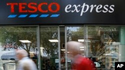 Tesco, salah satu peritel terbesar Inggris meraup keuntungan akibat lonjakan penjualan selama Natal tahun lalu (foto: dok). 