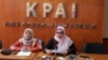 Komisioner KPAI Bidang Pendidikan Retno Listyarty (kanan) dalam konferensi pers Catahu Trend Pelanggaran Hak Anak di Bidang Pendidikan, di Kantor KPAI, Jakarta, Kamis, 27 Desember 2018. (Foto: VOA/Ghita)
