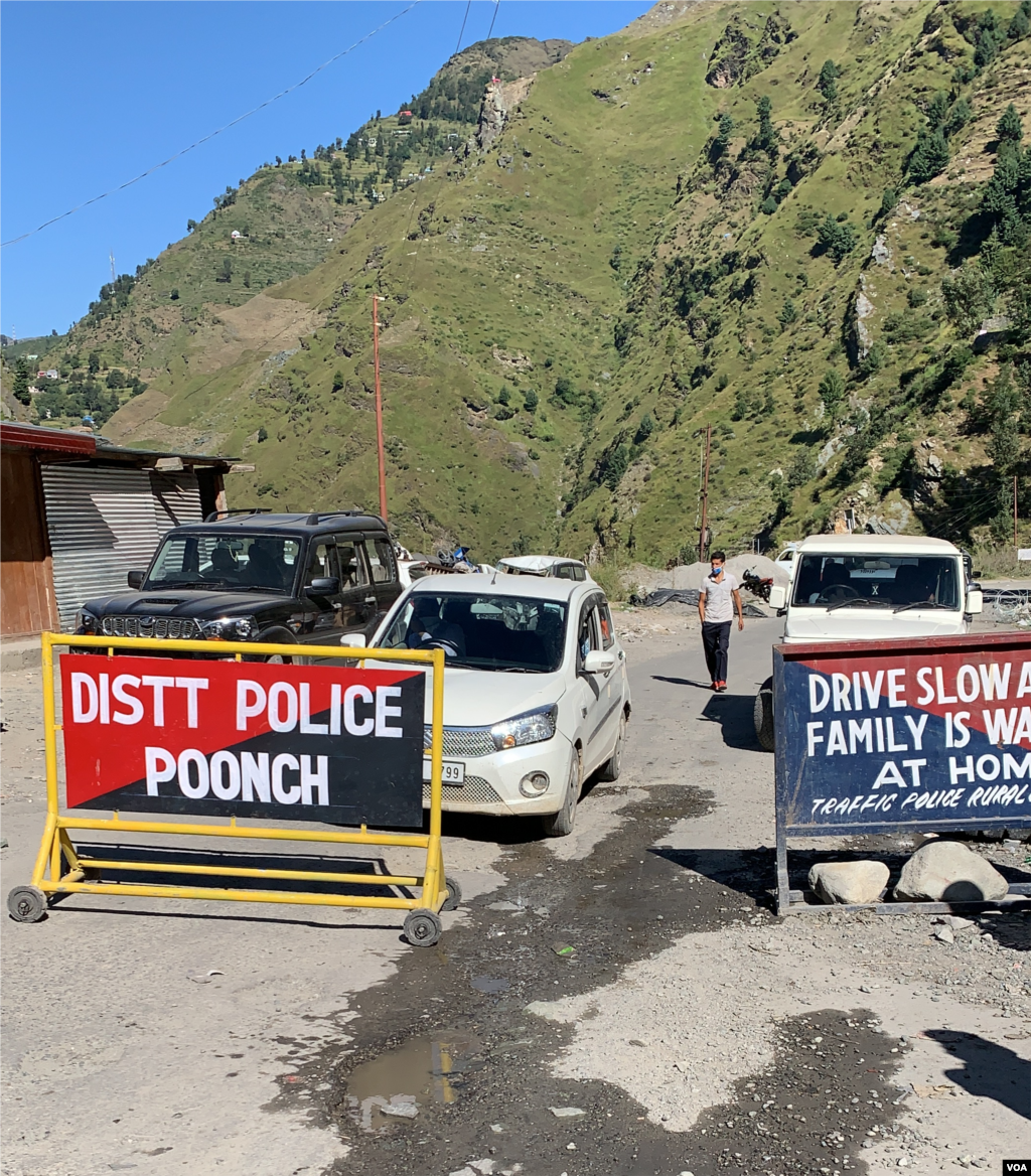 حفظِ ماتقدم کے طور پر شوپیاں اور بفلیاز نامی علاقے کے درمیان اس سڑک کے 84 کلو میٹر حصے پر جگہ جگہ پولیس ناکے لگائے گئے ہیں۔