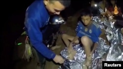 Dečaci iz fudbalskog tima igrača mlađih od 16 godina dobili su lekarsku pomoć u pećini.