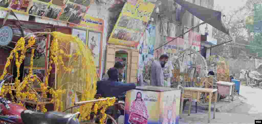 موسیقی کا پُرانا آلہ شہنائی بجانے والے بھی لاہور میں صرف اسی مرکز پر ملتے ہیں۔