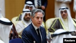 Menteri Luar Negeri AS Antony Blinken menghadiri pertemuan menteri kemitraan Negara-negara Teluk dan AS di Riyadh, Arab Saudi untuk membahas krisis kemanusiaan di Gaza, Senin, 29 April 2024. (Foto: Evelyn Hocksein/Reuters)