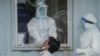 ရန်ကုန်မြို့ရှိ Quarantine စင်တာတခုမှာ ကိုဗစ် ရောဂါစစ်ဆေးပေးနေတဲ့ မြင်ကွင်း။ (အောက်တိုဘာ ၁၃၊ ၂၀၂၀)