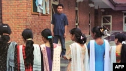 ভারত থেকে উদ্ধার করা নেপালী মহিলা যাদের পাচার করা হয়েছিল।