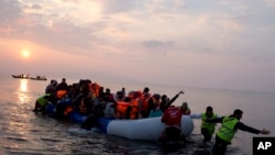 'Yan gudun hijira cikin teku akan hanyarsu ta zuwa turai