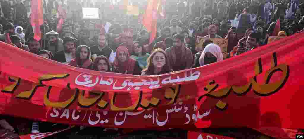 دارالحکومت اسلام آباد میں ہونے والے مارچ کا ایک منظر