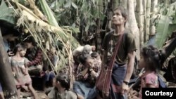 ကရင်စစ်ရှောင်ဒုက္ခသည်တချို့။ (ဓာတ်ပုံ - Friends Without Borders Foundation)
