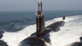资料照片：未来将作为美国海军“南达科他”号(USS South Dakota)服役的弗吉尼亚级攻击核潜艇在大西洋海上试验期间浮出水面。(美国海军照片)