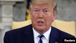 Predsednik SAD Donald Tramp govori tokom sastanka sa kanadskim premijerom Džastinom Trudoom u Ovalnom kabinetu u Beloj kući, 20. juna 2019.