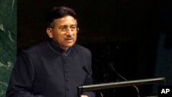 مشرف د اتوار، يکشنبې، په ورځ په دوبۍ کې ساه ورکړې او د ګل، دوشنبې، په ماسخوتن يې مړی کراچۍ ته منتقل کړی شو