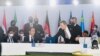 Presiden Jokowi (kedua dari kiri di bagian depan) secara resmi menerima presidensi G20 dari Perdana Menteri Italia Mario Draghi, dalam penutupan KTT G20 di Roma, Italia, pada 31 Oktober 2021. (Foto: Biro Setpres)