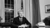 FILE - Umongameli Jimmy Carter ehlezi esihlalweni sikamongameli ngomnyaka ka 1977