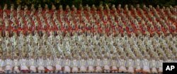 Para penari yang tampil saat upacara pembukaan Asian Games ke-18 di Stadion Gelora Bung Karno di Jakarta, Sabtu, 18 Agustus 2018.