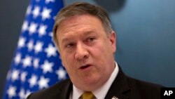 Američki državni sekretar Majk Pompeo na pres konferenciji sa saudijskim ministrom spoljnih poslova Adelom Al Džubeirom u Rijadu, 29. aprila 2018.