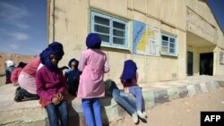  Des enfants dans la cour d'une école du camp de réfugiés de Smara, dans la province algérienne de Tindouf, le 25 février 2016.