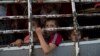 Tramp migrantima: Vratite se kućama i tražite vize