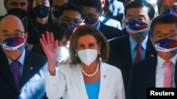 Ketua DPR AS Nancy Pelosi berkunjung ke gedung parlemen Taiwan, pada 3 Agustus 2022. (Foto: Reuters/Ann Wang)