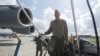 Ketua Gabungan Kepala Staf Angkatan Bersenjata Amerika Serikat Jenderal Joe Dunford saat hendak memasuki pesawat militer C-17 dari Belgia kembali ke AS, 19 Mei 2016 (Foto: DOD News)
