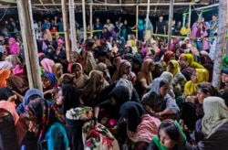Pengungsi Rohingya beristirahat setelah kapal yang membawa mereka mendarat di Lhokseumawe, provinsi Aceh, Senin pagi, 7 September 2020.