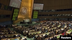 افغانستان میں طالبان اور میانمار میں فوجی جنتا کے برسرِ اقتدار آنے کے بعد ان نئی حکومتوں نے اقوامِ متحدہ میں ان ممالک کے مندوبین کے اختیار اور ساکھ پر سوالات اٹھائے تھے۔ (فائل فوٹو)