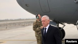 Menteri Pertahanan Amerika Jim Mattis tiba di Kabul, Afghanistan, 13 Maret 2018.