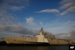 USS Gabrielle Giffords, kapal tempur pesisir Angkatan Laut yang dibangun di galangan kapal Austal USA sedang berlabuh di AS. (Foto: AP)