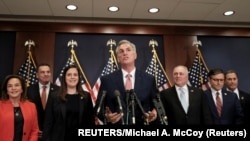Para anggota DPR AS dari Partai Republik menominasikan Kevin McCarthy (depan) sebagai Ketua DPR AS pasca Partai Republik meraih kembali kendali di DPR (foto: dok). 