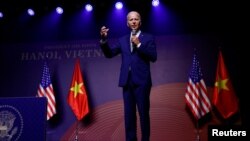 Gjatë një bisede me gazetarët në Hanoi