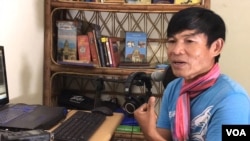 អ៊ួន​ ឈិន​ អតីត​អ្នកយក​ព័ត៌មាន​របស់​វិទ្យុ​អាស៊ី​សេរី (RFA) ថ្លែង​ជាមួយ​សំឡេង​សហរដ្ឋ​អាមេរិក​ (VOA)​នៅគេហដ្ឋាន​របស់​លោក​ ក្នុង​ទីក្រុង​ភ្នំពេញ​ កាលពី​ថ្ងៃ​ទី​២២​ ខែសីហា​ ឆ្នាំ​២០១៩។ (ហ៊ុល រស្មី​/VOA)​