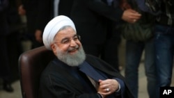 حسن روحانی در رقابت تنگاگ با رقبای انتخاباتی خود قرار دارد