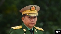 တပ်မတော် ကာကွယ်ရေးဦးစီးချုပ် ဗိုလ်ချုပ်မှူးကြီး မင်းအောင်လှိုင်
