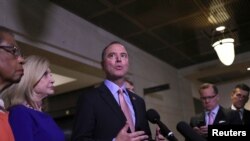 Ketua Komisi Intelijen DPR AS, Adam Schiff, memberikan keterangan kepada media di gedung Capitol., Washington, D.C., Rabu (6/11).