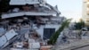 Oštećena zgrada u Draču (Foto: AP/Hektor Pustina)