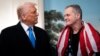 Predsednik Donald Tramp dočekuje bivšeg zatvorenika Marka Fogela nakon što je oslobođen iz zatvora u Rusiji, Vašington, 11. februar, 2025.(Foto: AFP /Allison ROBBERT)