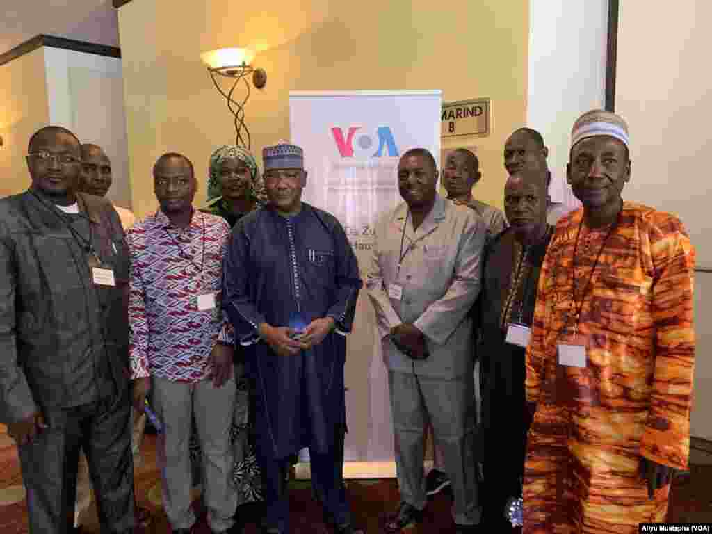 Hotunan taro na musamman da Muryar Amurka ta shirya a Abuja, babban editan shashen Hausa Aliyu Mustapha tare abokan hulda daga Nijar da kuma Ghana.