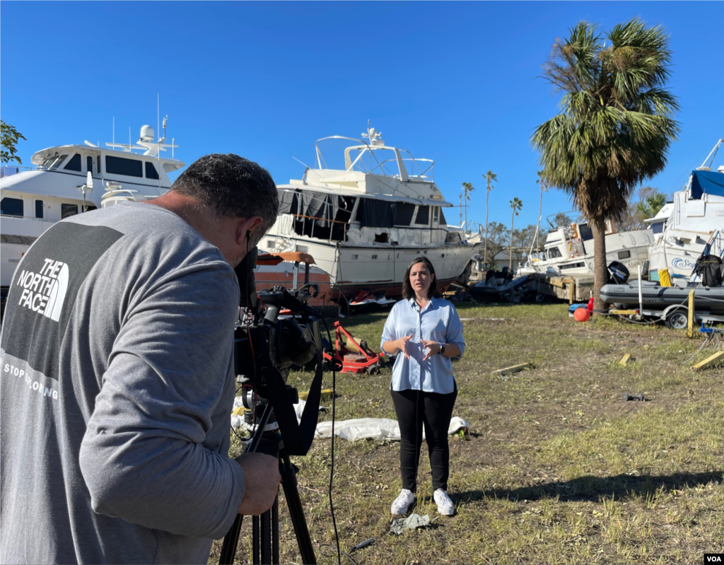 Ian kasırgası Florida’yı terk etti ancak ardında büyük bir yıkım bıraktı. VOA Türkçe ekibinden Begüm Dönmez Ersöz ve Tezcan Taşkıran kasırgada en fazla can kaybının gerçekleştiği Lee County’deydi.