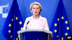 ARHIVA - Predsednica Evropske komisije Ursula fon der Lajen (Foto: AP/Kenzo Tribouillard/Pool)