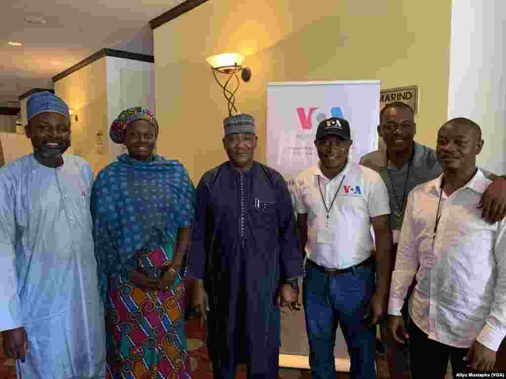 Hotunan taro na musamman da Muryar Amurka ta shirya a Abuja, babban editan shashen Hausa Aliyu Mustapha tare abokan hulda daga Nijar da kuma Ghana.