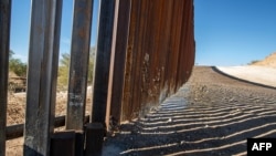 Oyalar US-Mexico