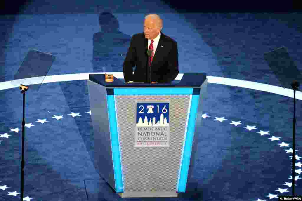 Shugaban Amurka Barack Obama da Mataimakinsa Joe Biden, sun yi jawabi a rana ta uku a babban taron Democrat da ake yi a Philadelphia.