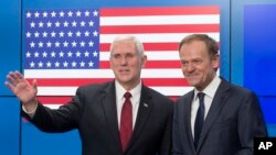 Potpredsednik SAD Majk Pens sa predsednikom Evropskog saveta Donaldom Tuskom 