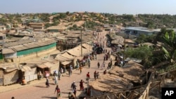 ဘင်္ဂလားဒေ့ရှ်နိုင်ငံ Cox's Bazar ရှိ ရိုဟင်ဂျာဒုက္ခသည်စခန်းတခု။ (ဧပြီ ၁၂၊ ၂၀၂၀)