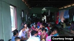 မောင်တောမြို့ အလိုတော်ပြည့် ကျောင်းတိုက်မှာ ခိုလှုံနေကြတဲ့ ရခိုင်စစ်ဘေးဒုက္ခသည်များရဲ့ ယခင်မှတ်တမ်းဓာတ်ပုံ။ (ဓာတ်ပုံ-အလိုတော်ပြည့်ကျောင်းတိုက်)
