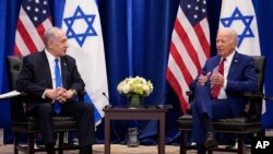 Presiden AS Joe Biden bertemu dengan Perdana Menteri Israel Benjamin Netanyahu di New York, 20 September 2023. (Foto: Susan Walsh/AP Photo)